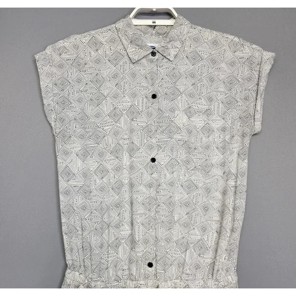 Old Navy Romper Womens Medium Geometric Print Button Front Shorts Rayon Playsuit - Picture 4 of 14